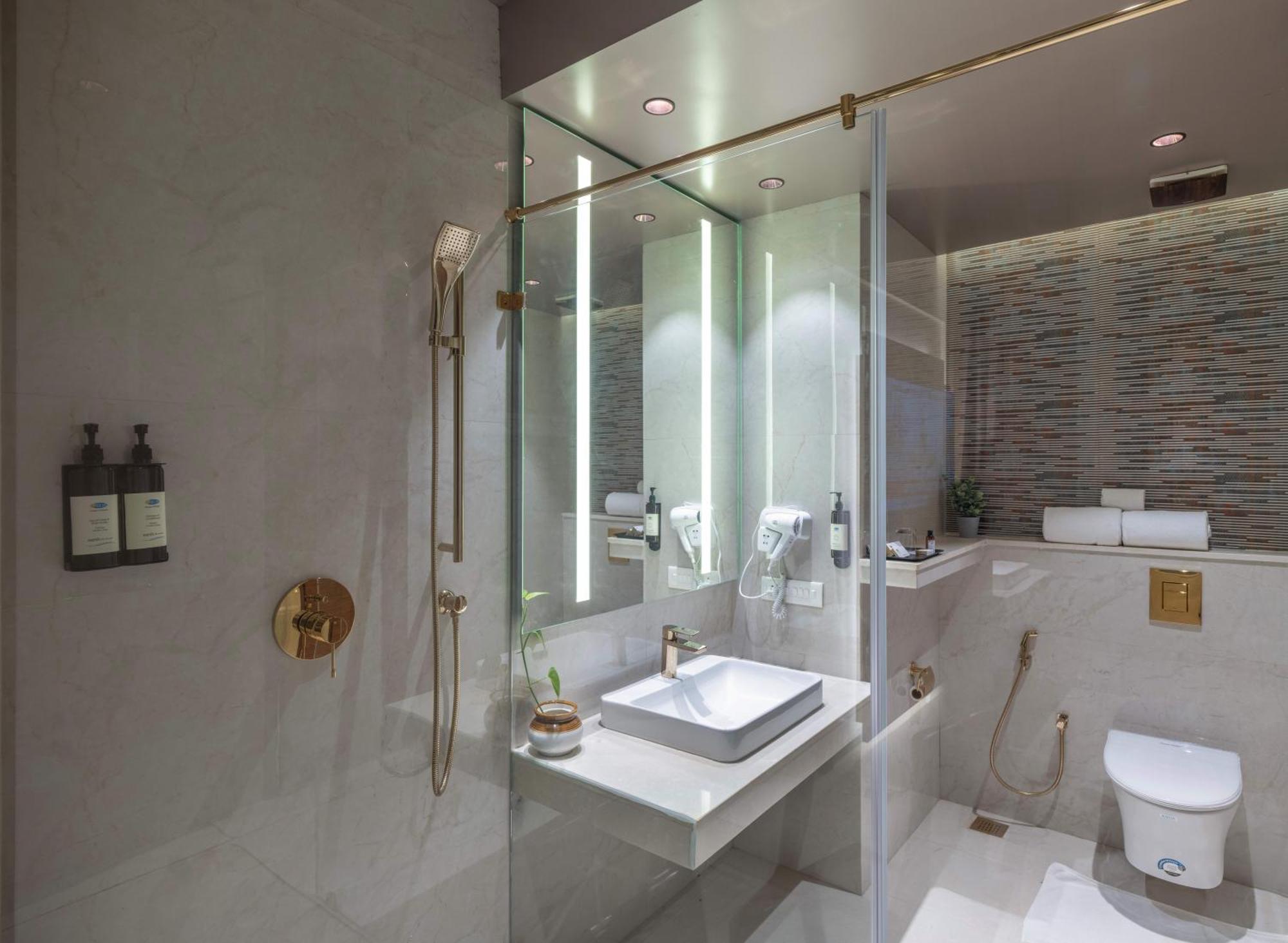 Uday Suites - The Airport Hotel Тривандрум Экстерьер фото