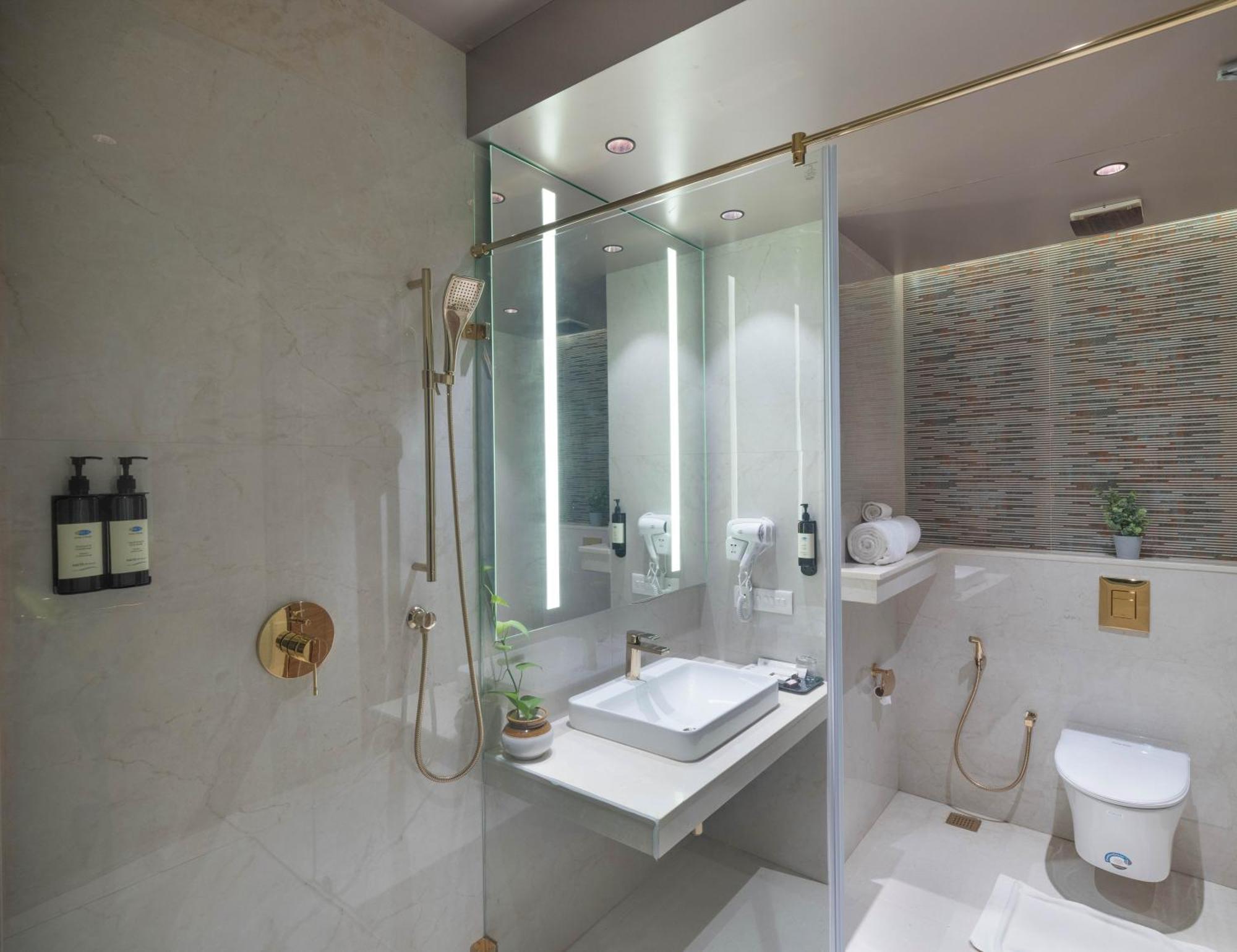 Uday Suites - The Airport Hotel Тривандрум Экстерьер фото