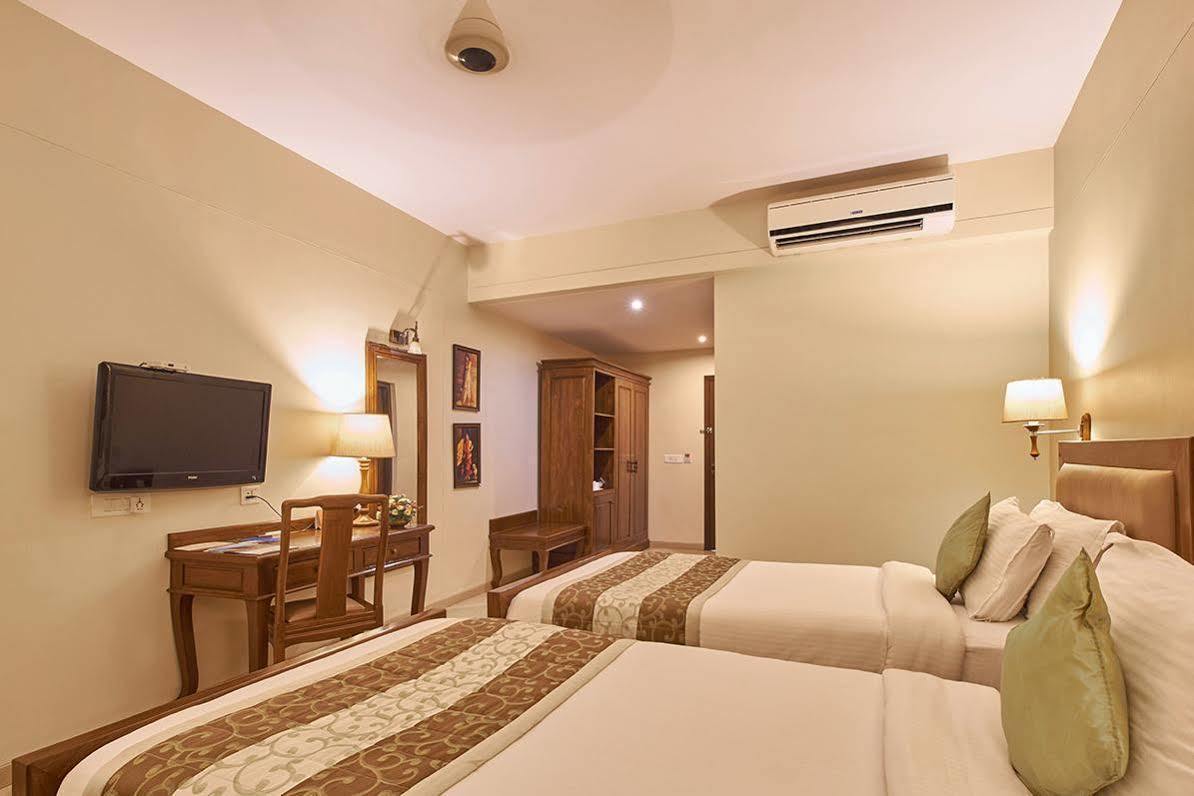 Uday Suites - The Airport Hotel Тривандрум Экстерьер фото