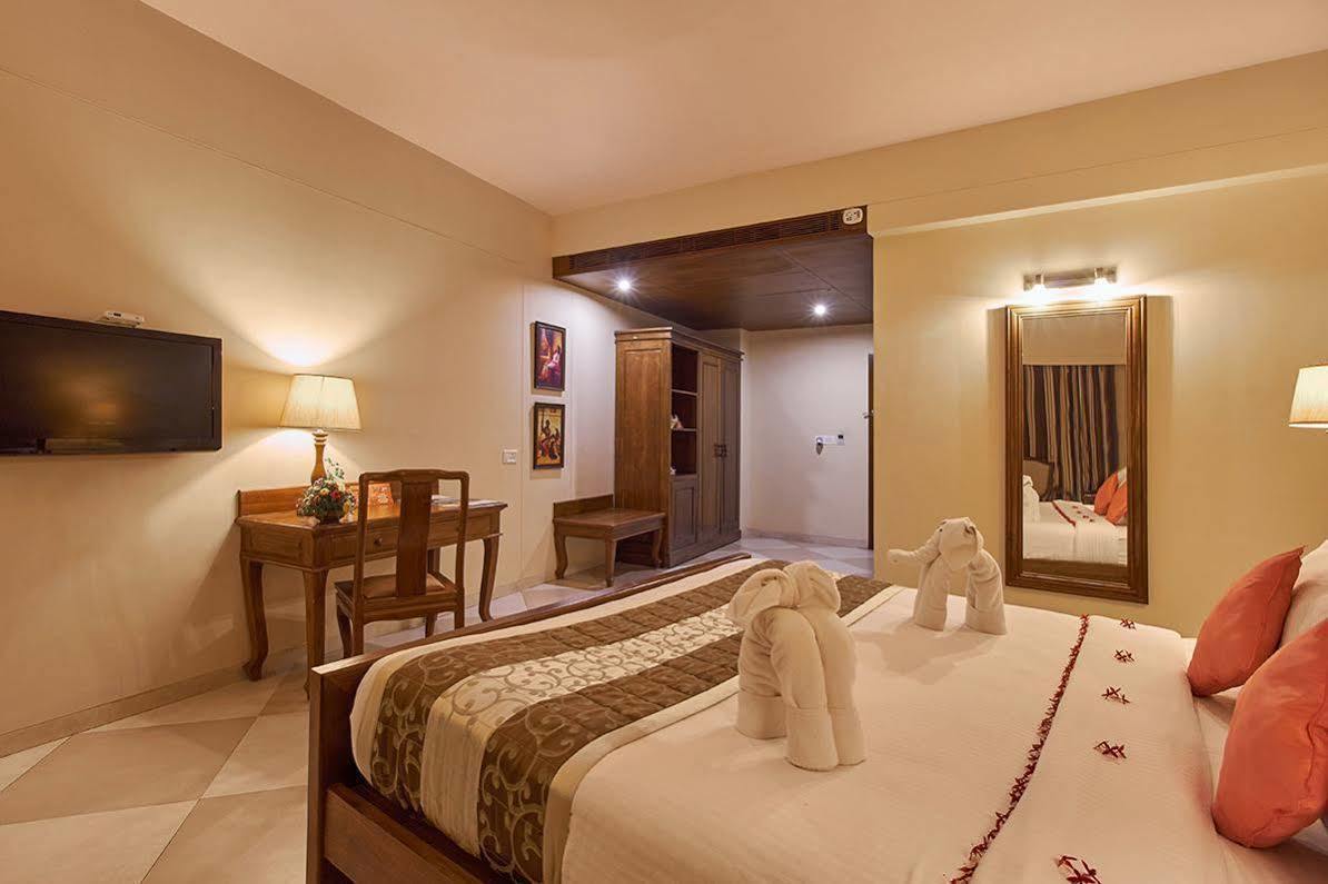 Uday Suites - The Airport Hotel Тривандрум Экстерьер фото